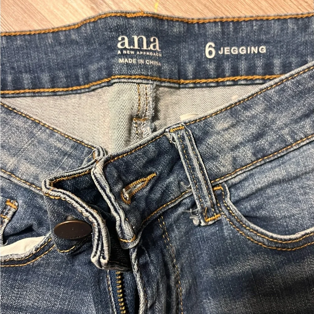 Embroidered Floral Women's Jeans red roses Ana JC Pennys size 6 jeggings - Picture 3 of 4